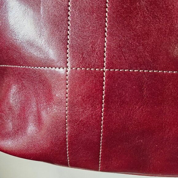NWT CAROLEE DEEP RED LEATHER TOTE BAG SIZE LARGE - Picture 10 of 16